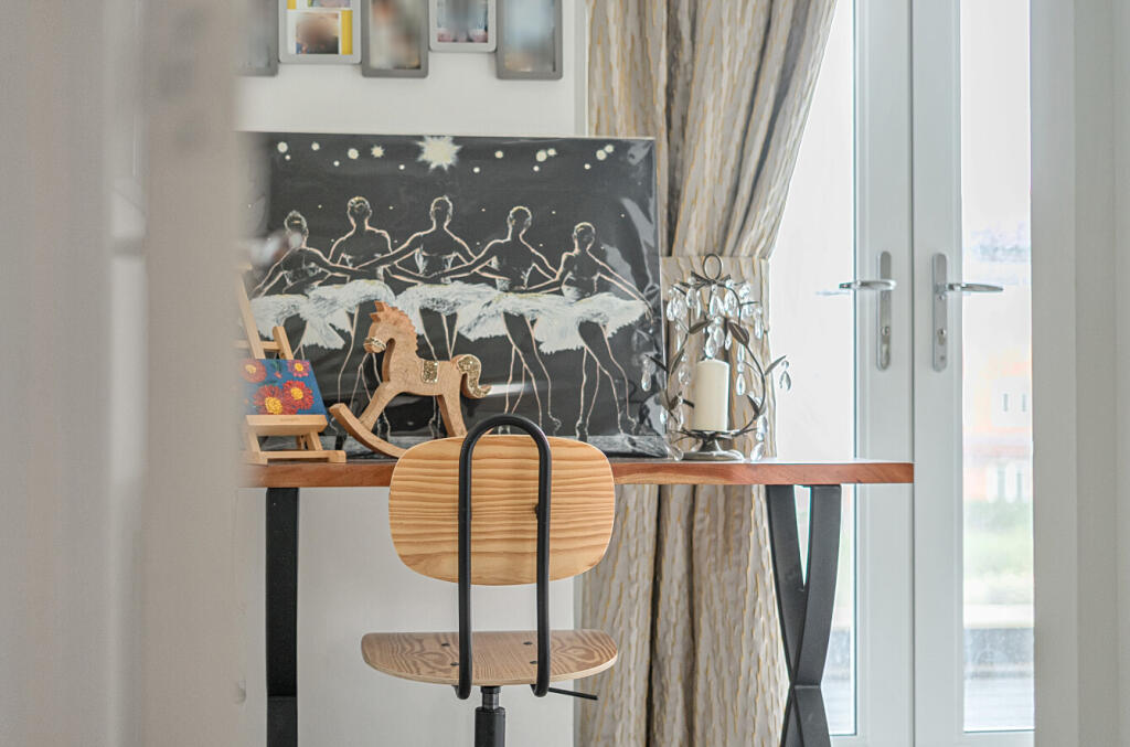 1383795-7-69209d4...