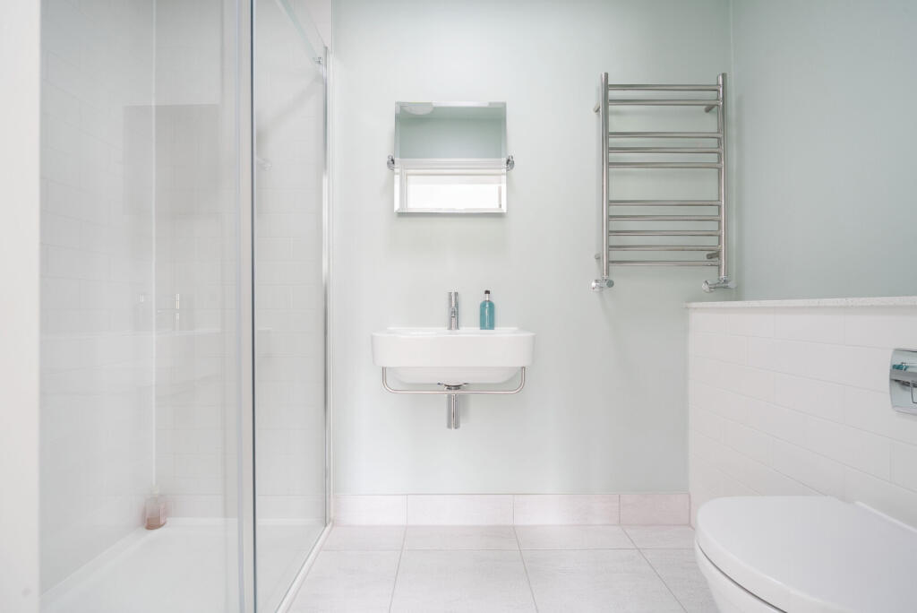 1305422-47-68472a...