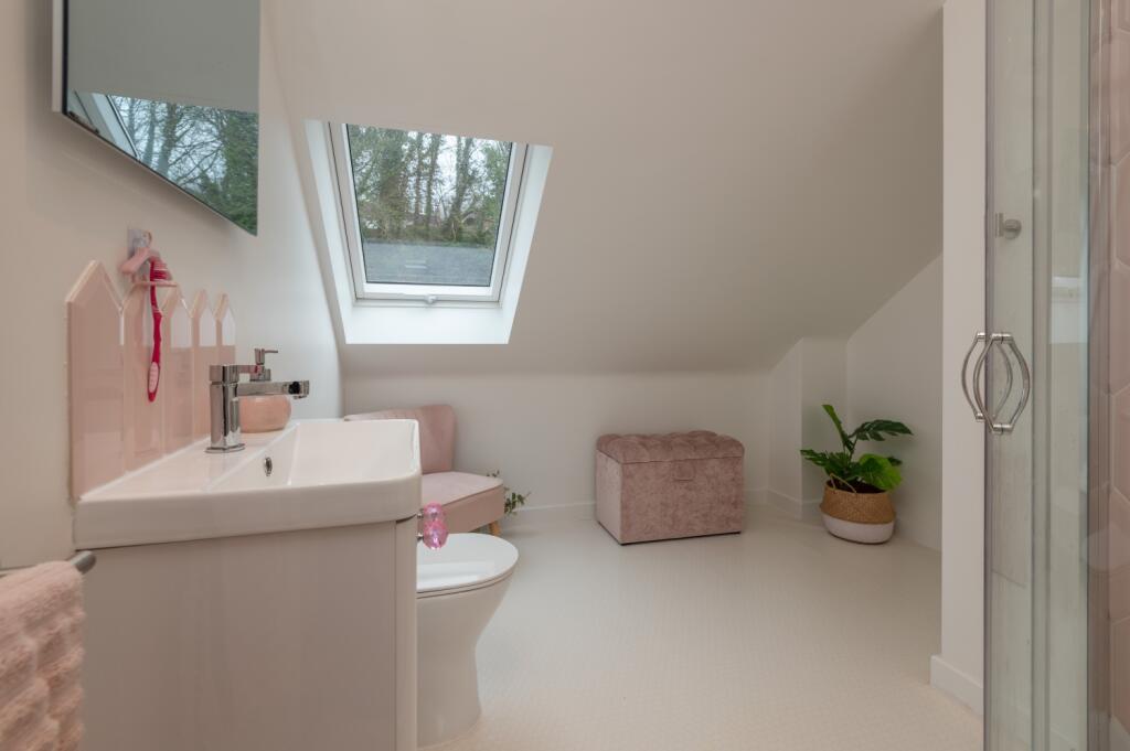 Ensuite Bedroom 1