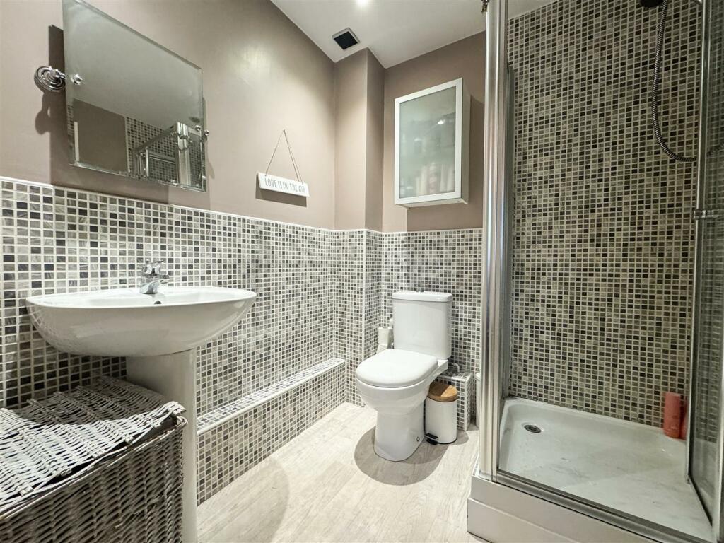 ENSUITE SHOWER ROOM