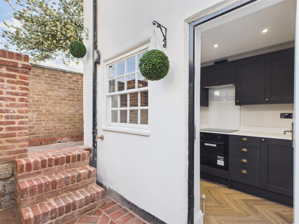 Courtyard Patio Garden
