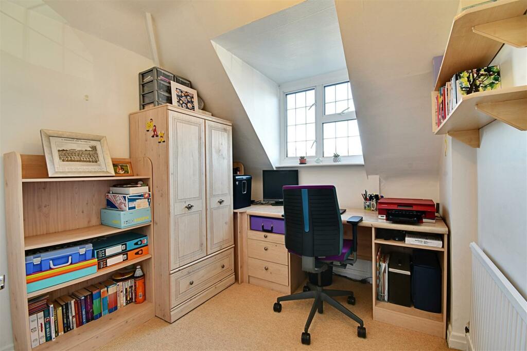 Bedroom 4_1.jpg