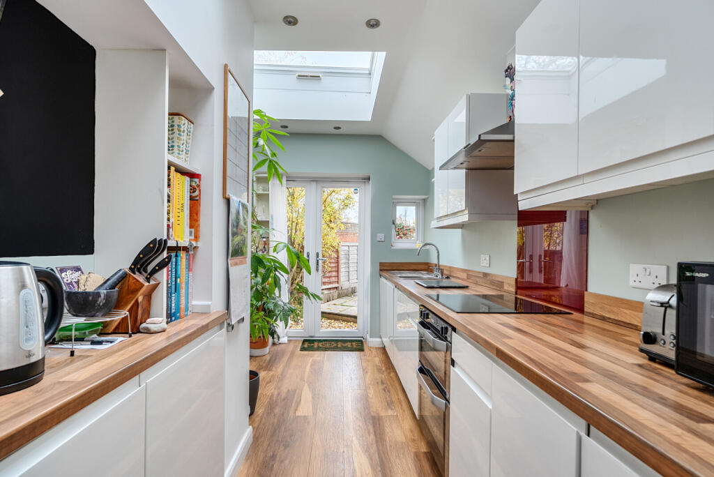 1376303-12-690b30...