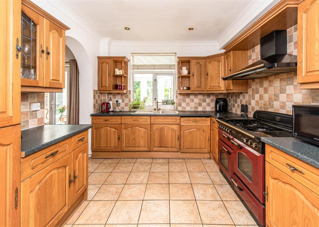 41 Broad Lane-kitchen.jpg