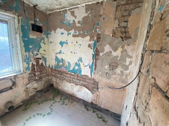 BATHROOM T202508041628.jpg