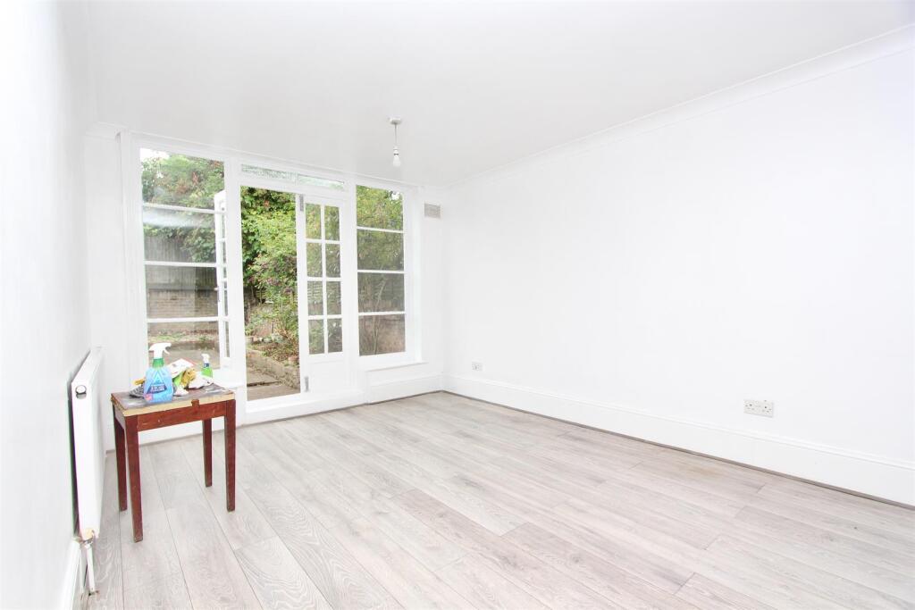 Dynevor Road, N16