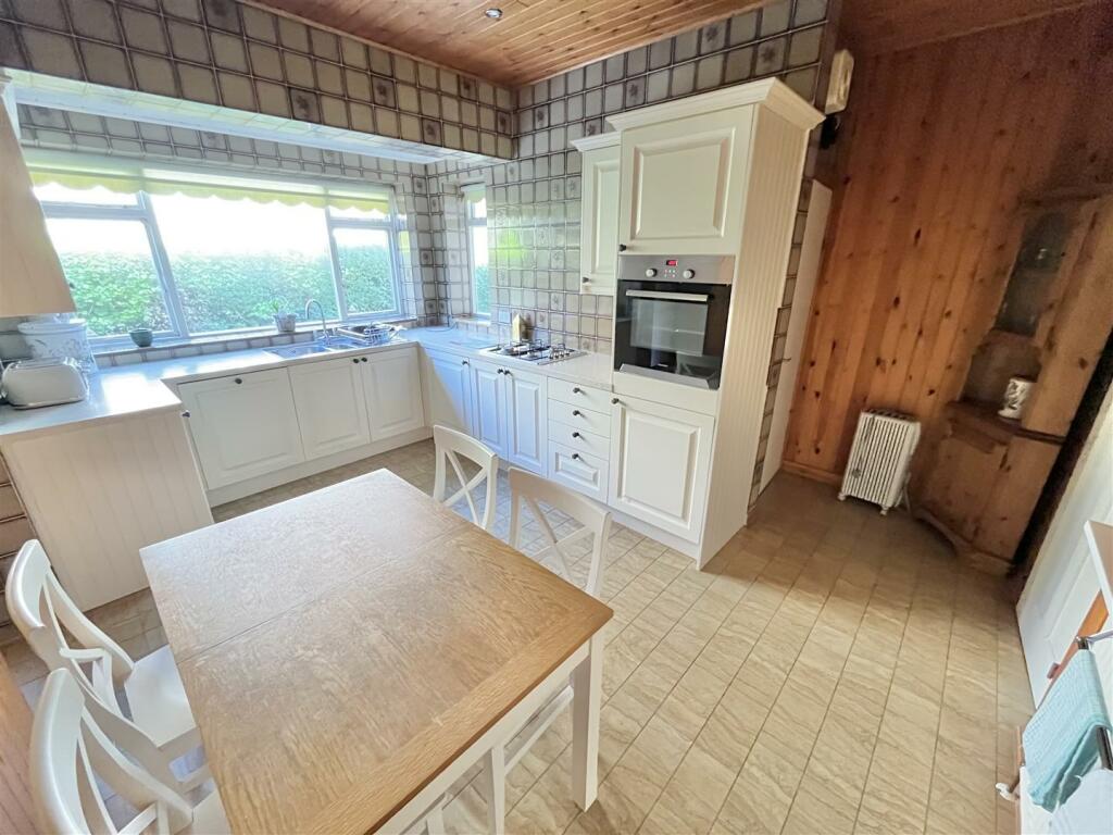 Breakfast Kitchen Aspect 2.jpg