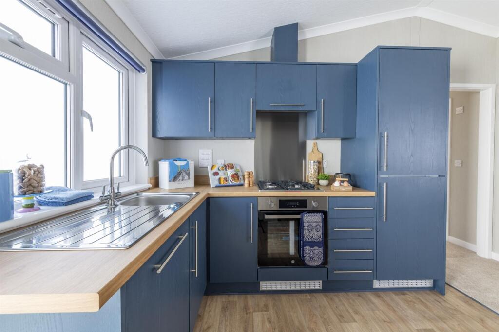 Omar-Westbury-Kitchen-scaled.jpg