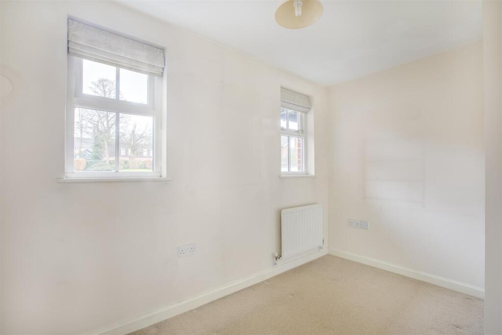 15 West View, Shrubbery Close, HP13 6FW-4.jpg