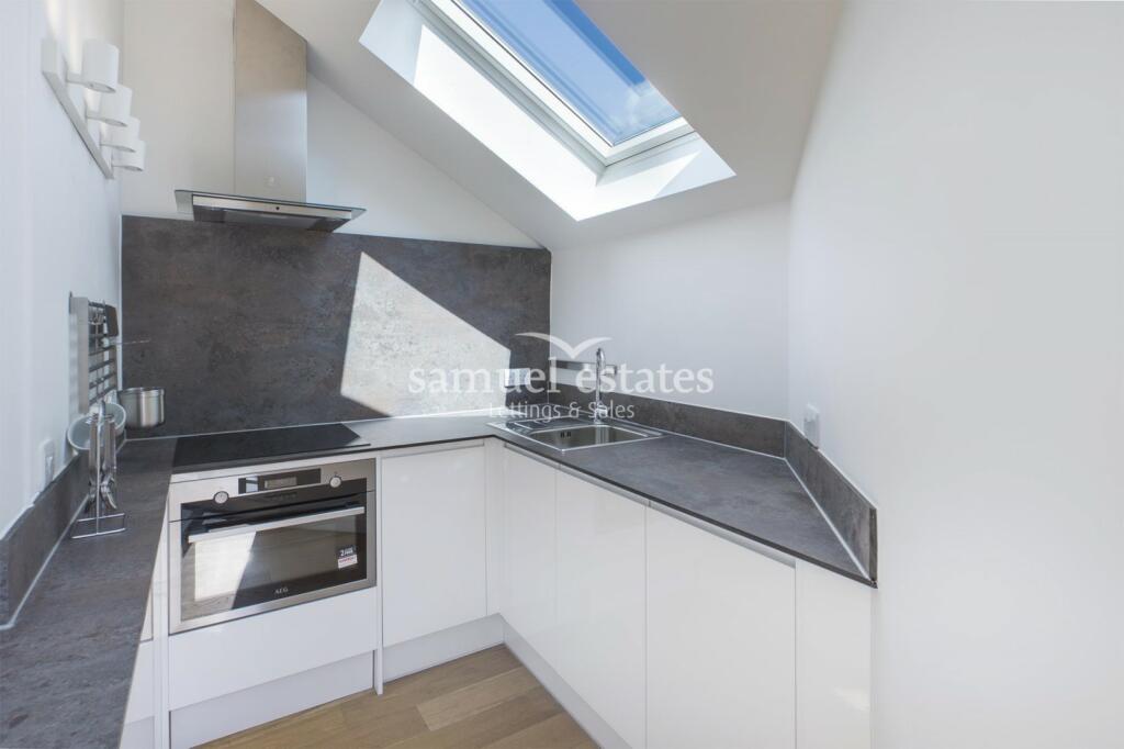 Kitchen (Main)
