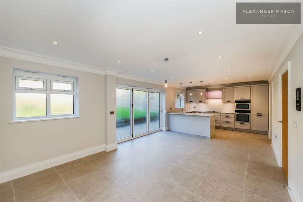 Family &amp; Dining Area