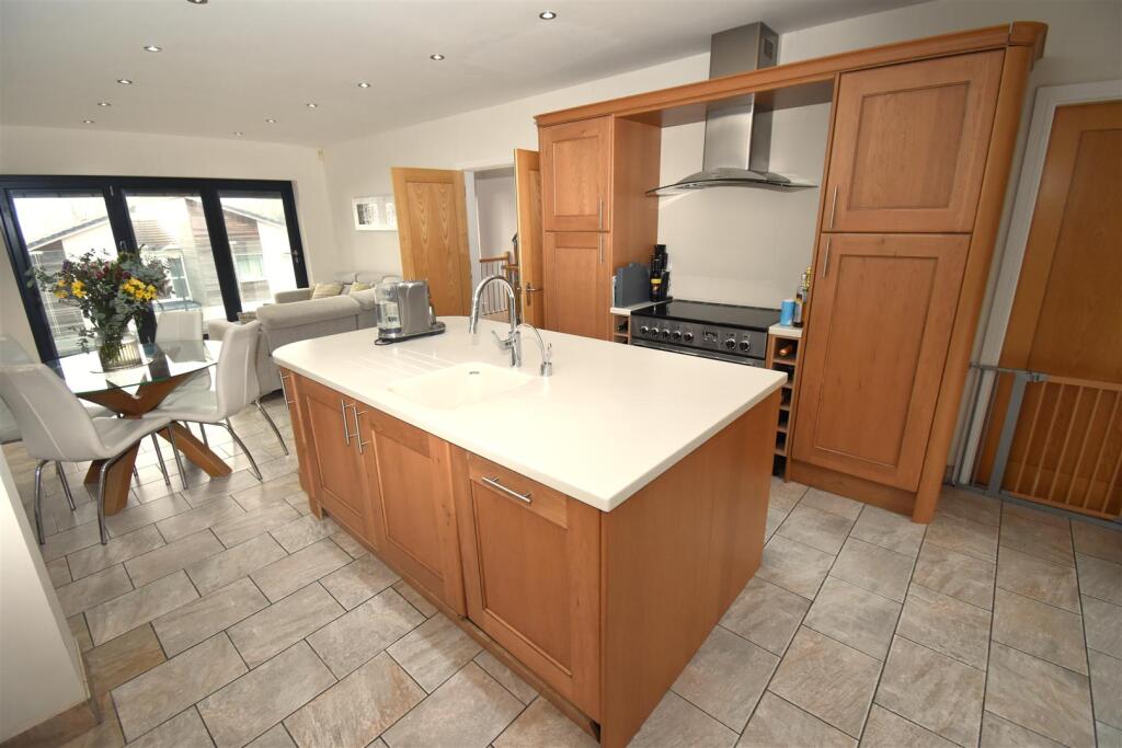Kitchen.JPG