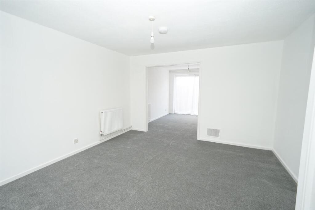 Lounge 2.jpg