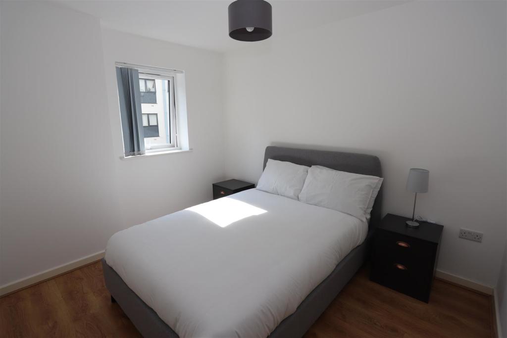 bedroom 2.JPG