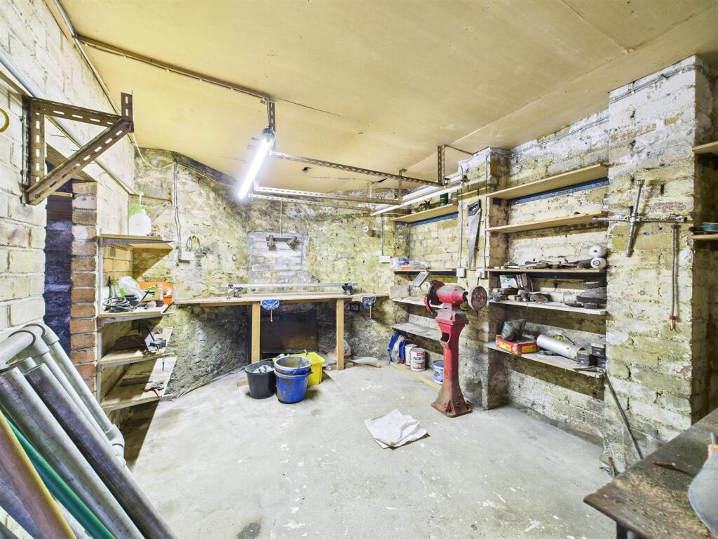 13 - 3-bedroom terraced house.jpg