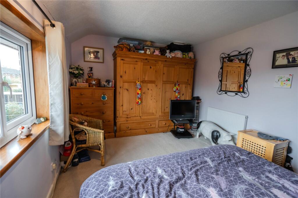 Bedroom 1 (2)