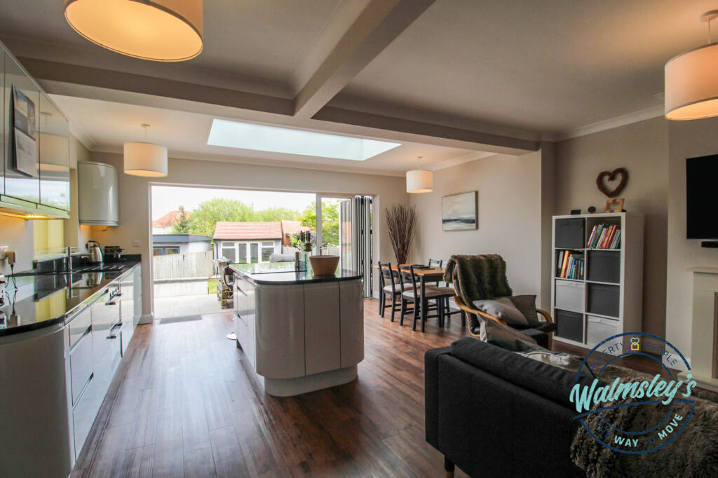 Sitting dining &amp; family room
