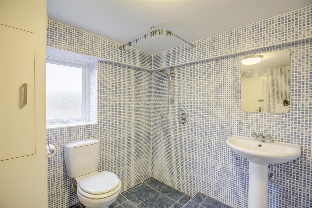 6 Baronsmead Road, HP12 3PQ-7.jpg