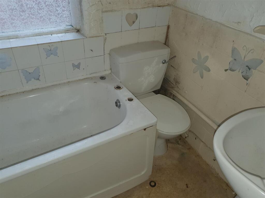 BATHROOM/W.C