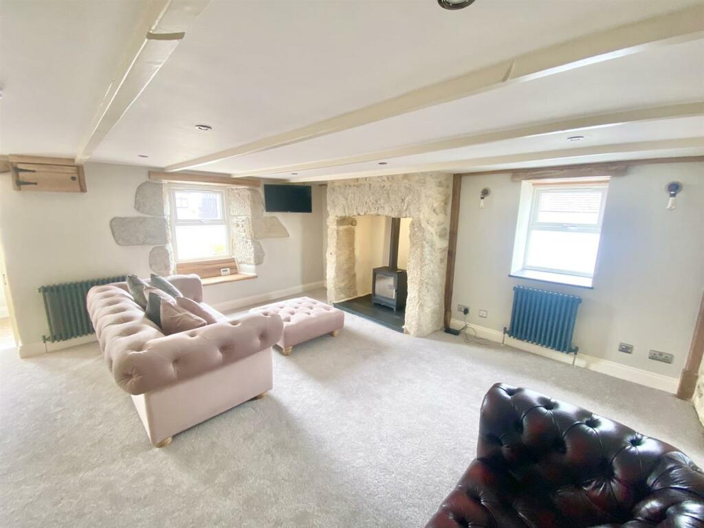Lounge/ Dining Room