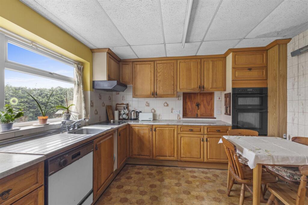 12 Lowlands Crescent, HP15 6EG-11.jpg