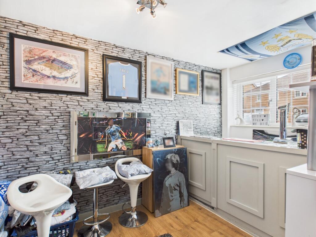 CAM03729G0-PR0088-STILL004