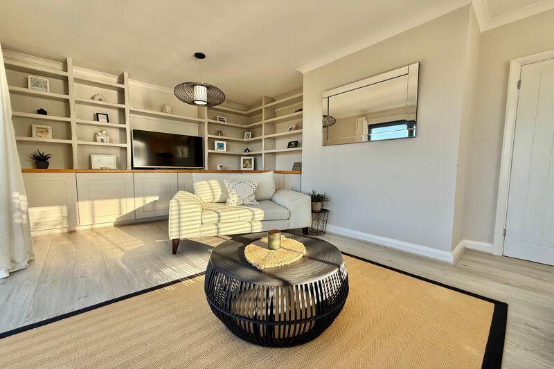 20' Separate Living Room