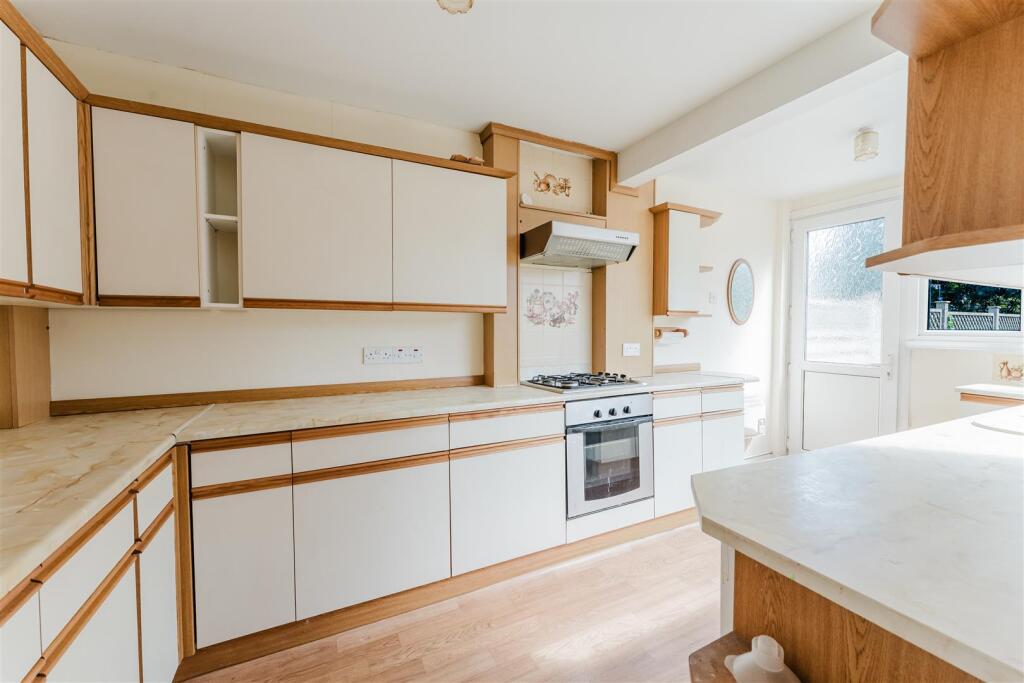 8 Rectory Drive, Yatton, BS49 4HF 16.jpg