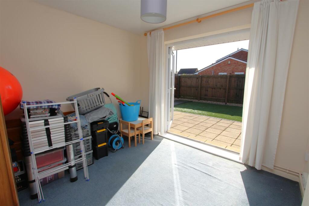 Bedroom 2.JPG
