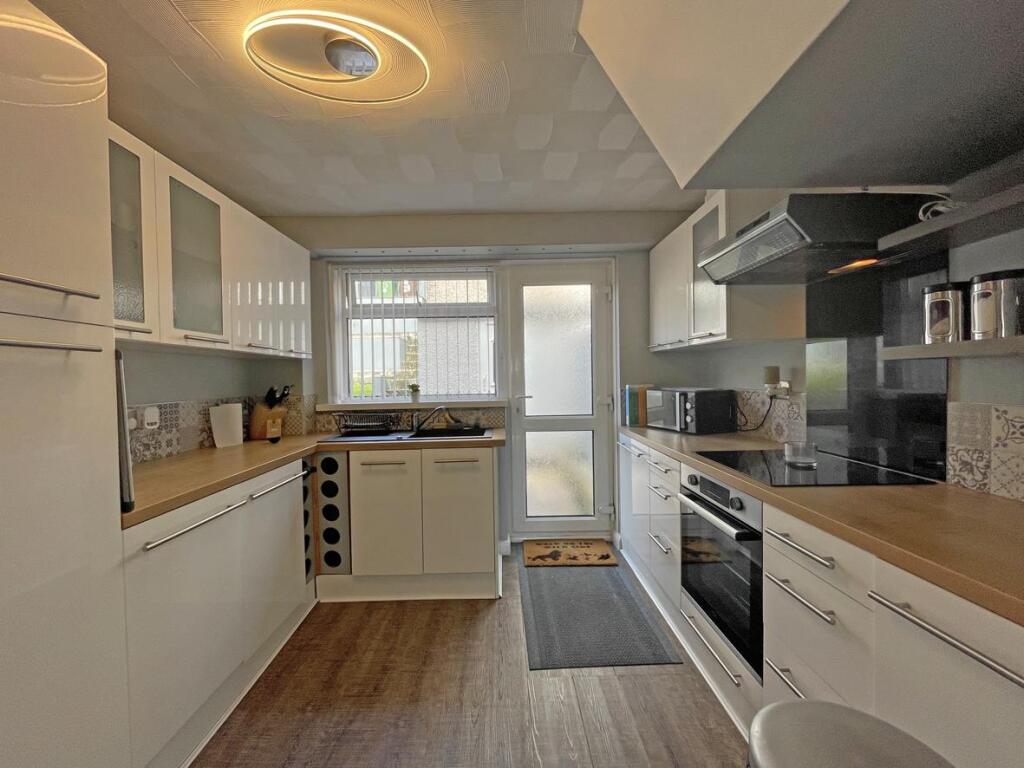 Ashford Close 29 Kitchen.jpg