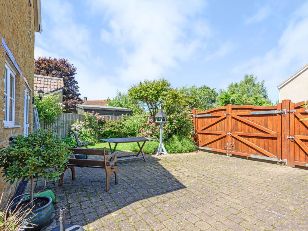 Courtyard / Optional Driveway