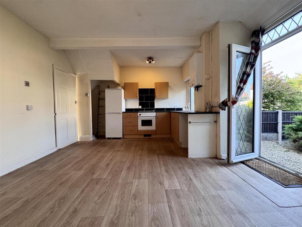 Open plan kitchen &amp; dining