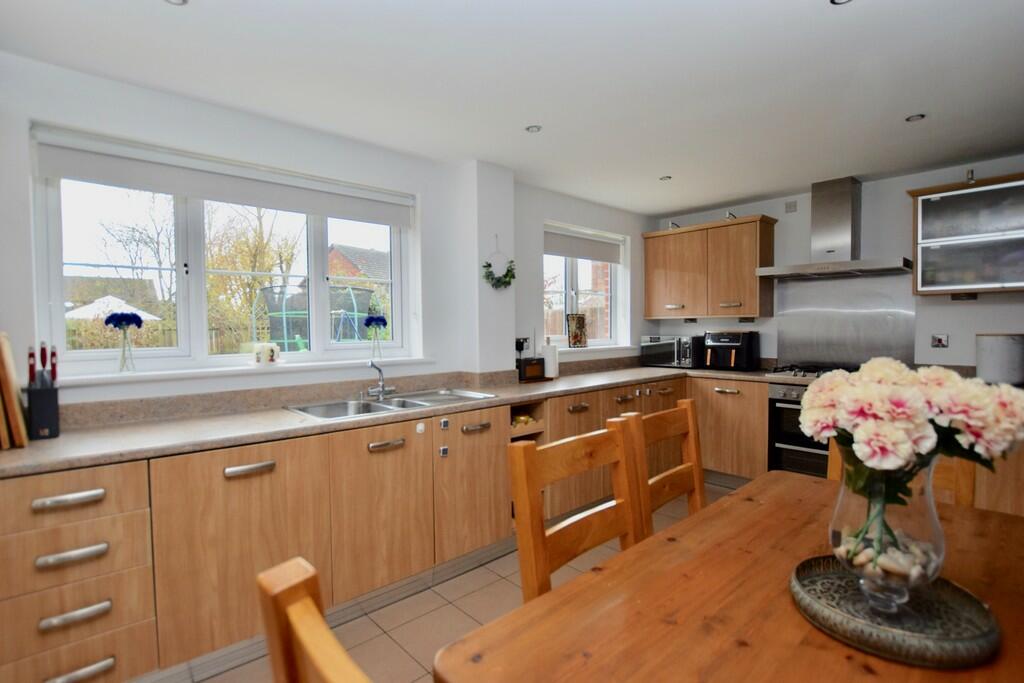 Kitchen/Breakfast...
