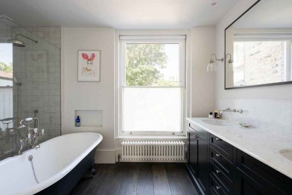 Principal bathroom