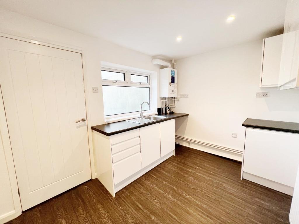 Kitchen pic 1.jpg
