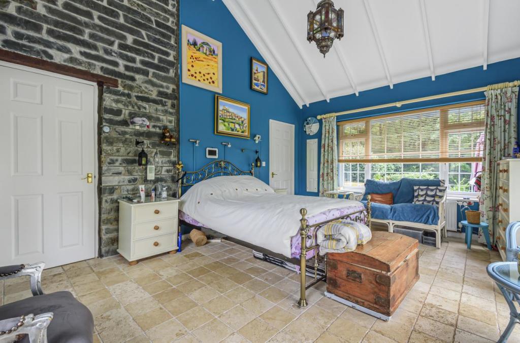 Bedroom 1.jpg