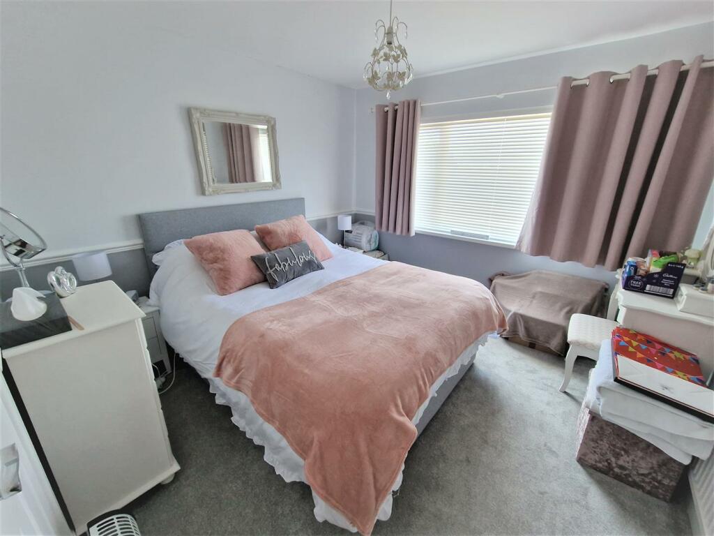 Bedroom 1.jpg