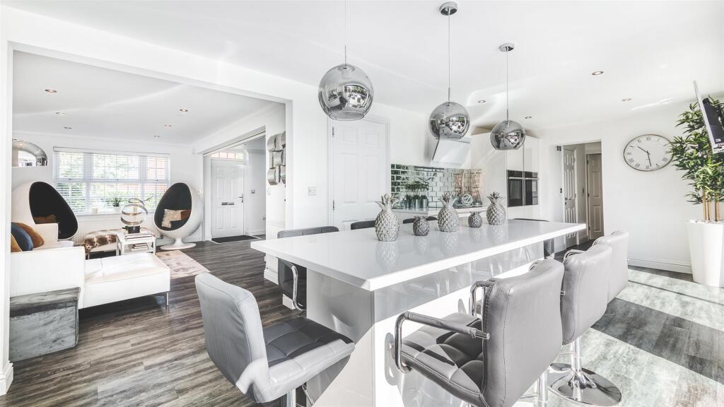 Living Kitchen/Dining/Family Room