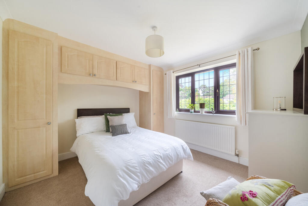 1347001-46-68b847...