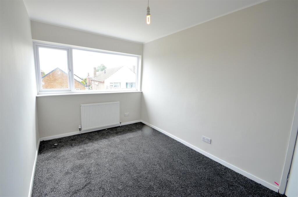 Bedroom 2-1.JPG