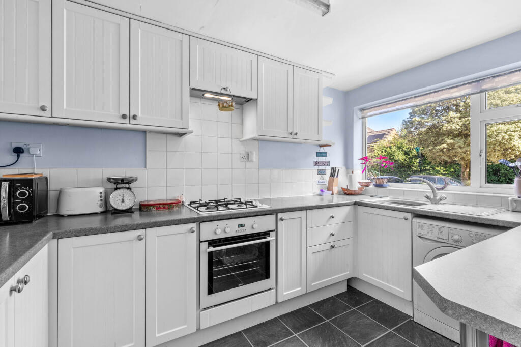 10 Old Kiln Road, HP10 9NR-06.JPG