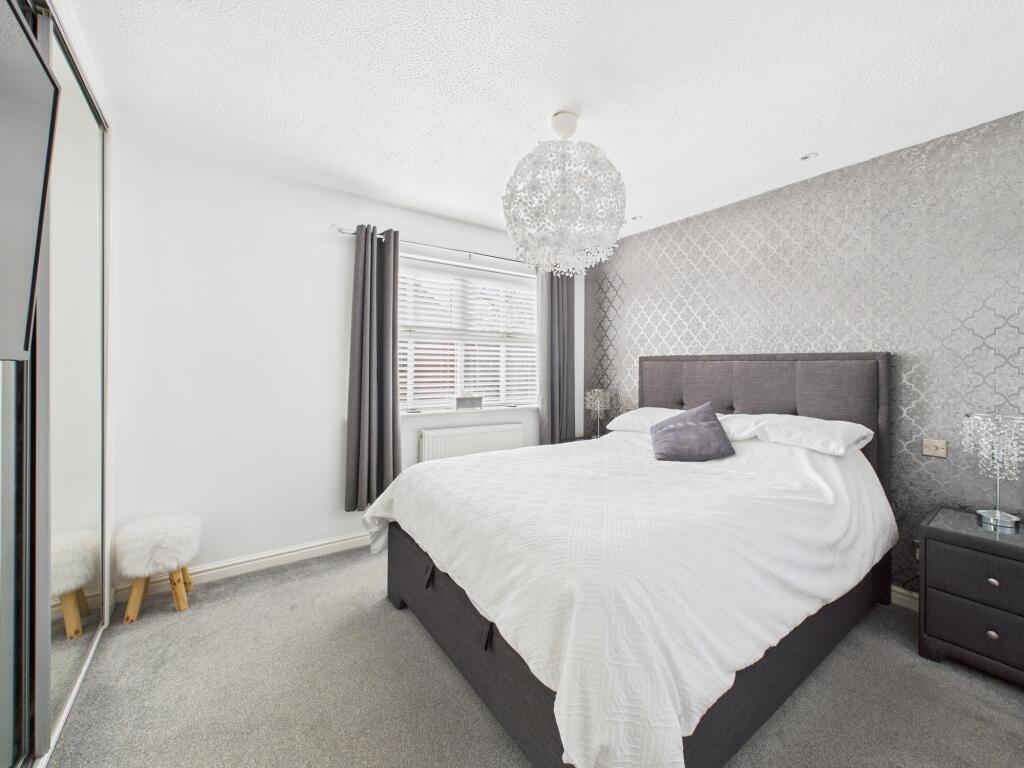 CAM05192G0-PR0013-STILL014[1]