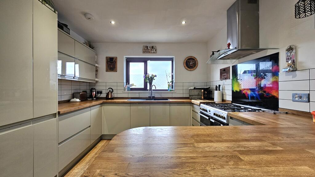 Kitchen / dining room