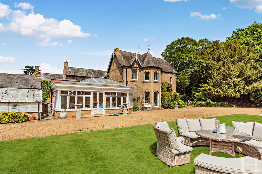 8635654-exteriorW...