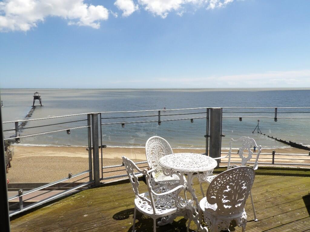 BALCONY &amp; SEA VIEWS