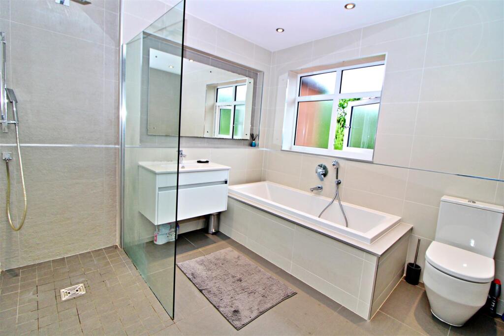 Four Piece Bathroom.JPG