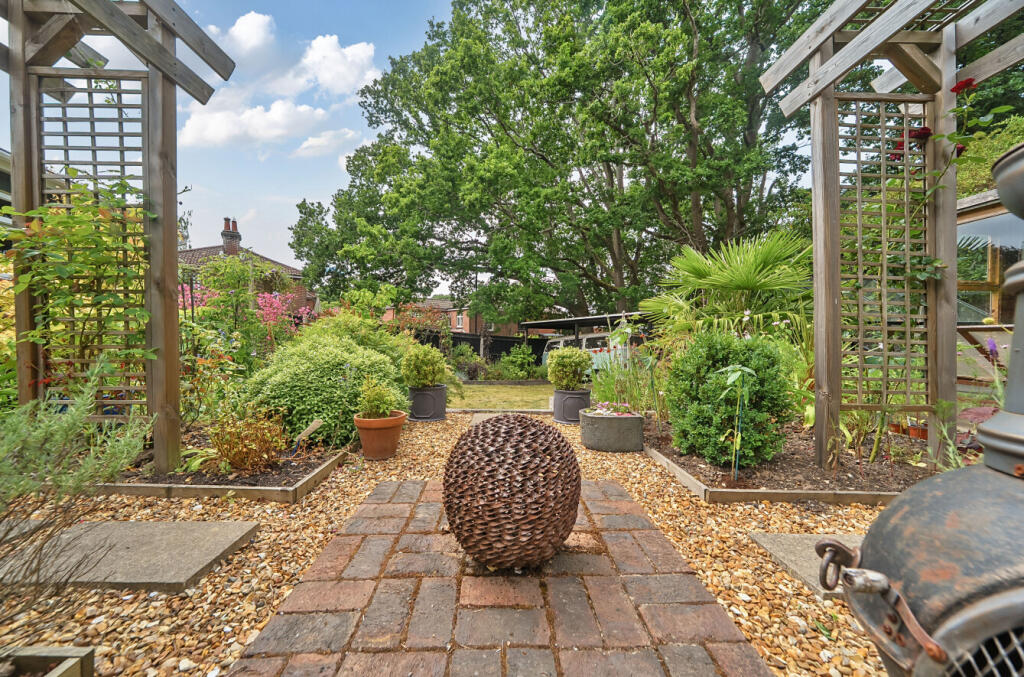 1316143-10-685eed...