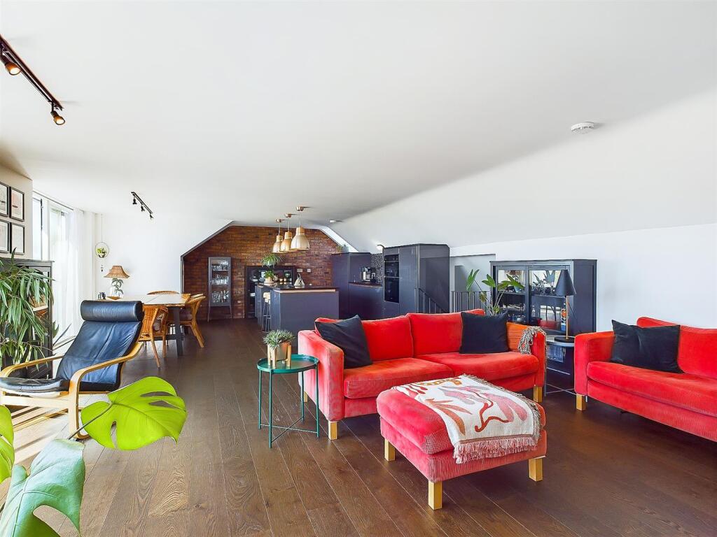 Lounge to Kitchen.