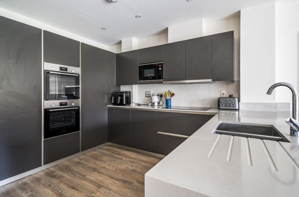 1327487-2-688b8d3...