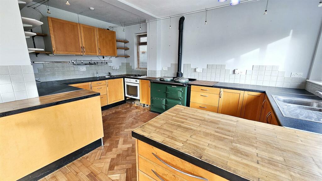Kitchen..jpg